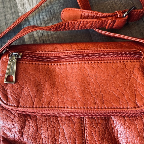 Liz Claiborne crossbody - Picture 2 of 7